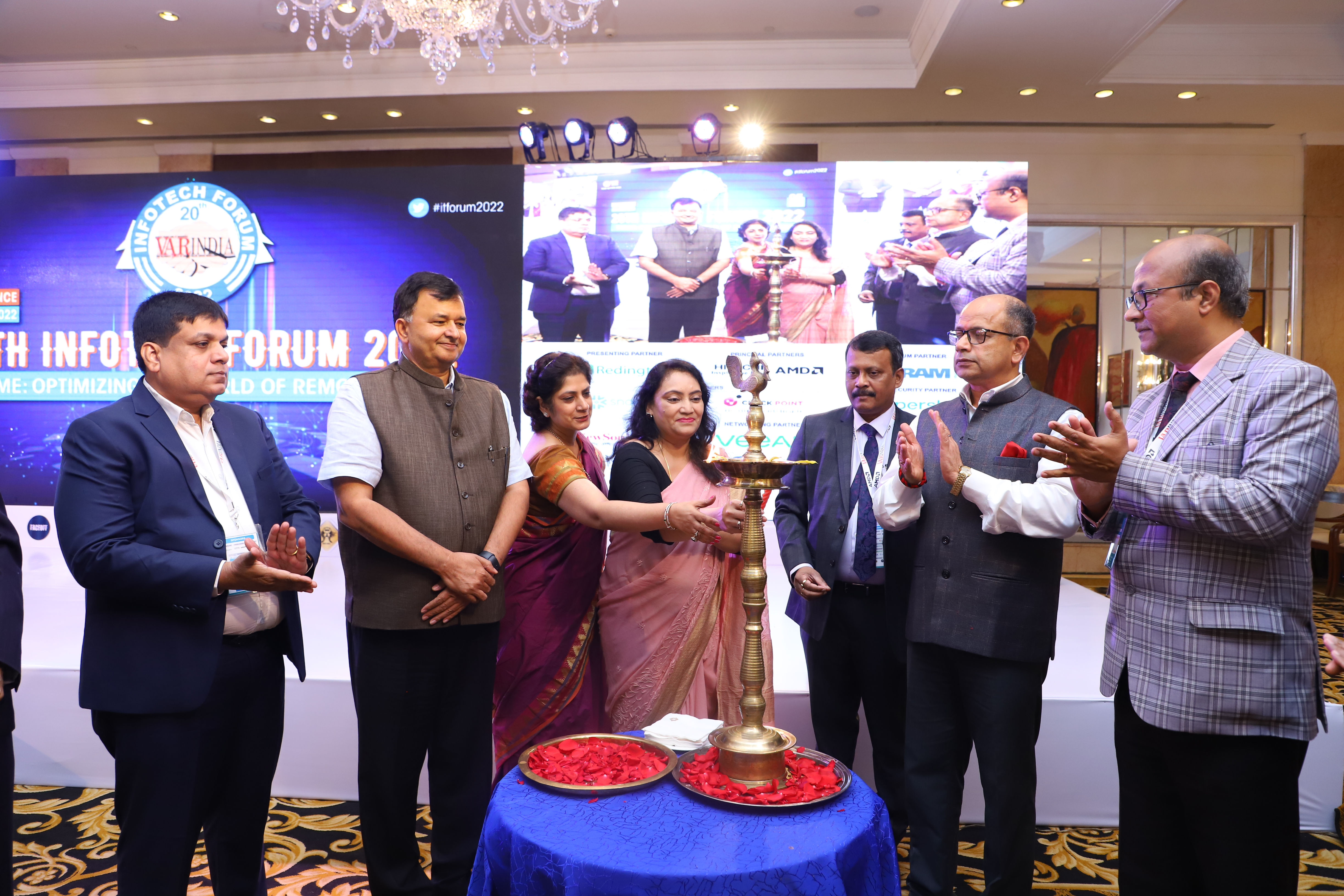 Lamp Lighting Ceremony at 20th IT Forum 2022