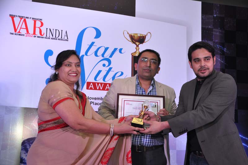 cp-plus--receiving-award-as-the-best-surveliance-brand-in-indian-market--being-awarded-by-ms-s-mohini-ratna-editor-var-india_11167474434_o