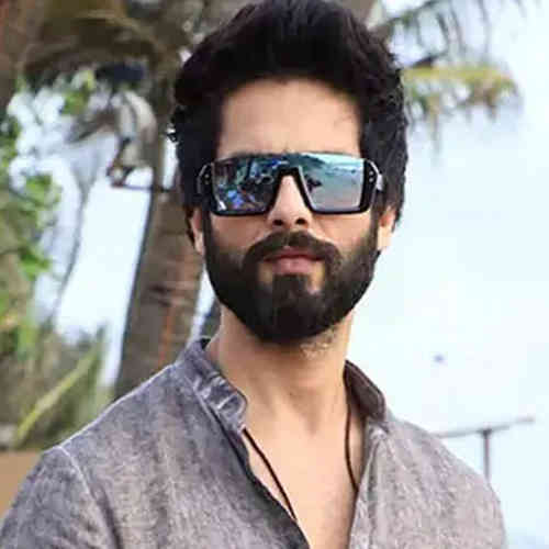 Actor Shahid Kapoor breaches into the gym after BMC sealed it