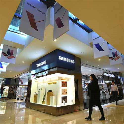 Samsung India partners Facebook to enable offline retailers go digital