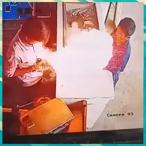 Mobile phone’s battery explodes in man’s hand during repairing
