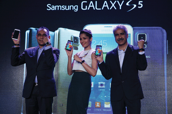 Samsung presents Galaxy S5 and Wearable Series