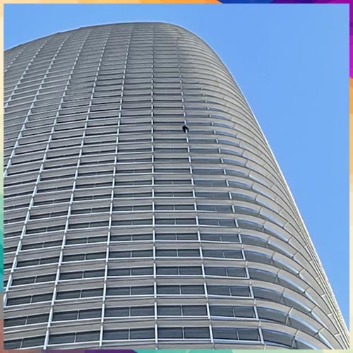 Video of an activist scaling 60-floor Salesforce Tower is doing the rounds on Internet